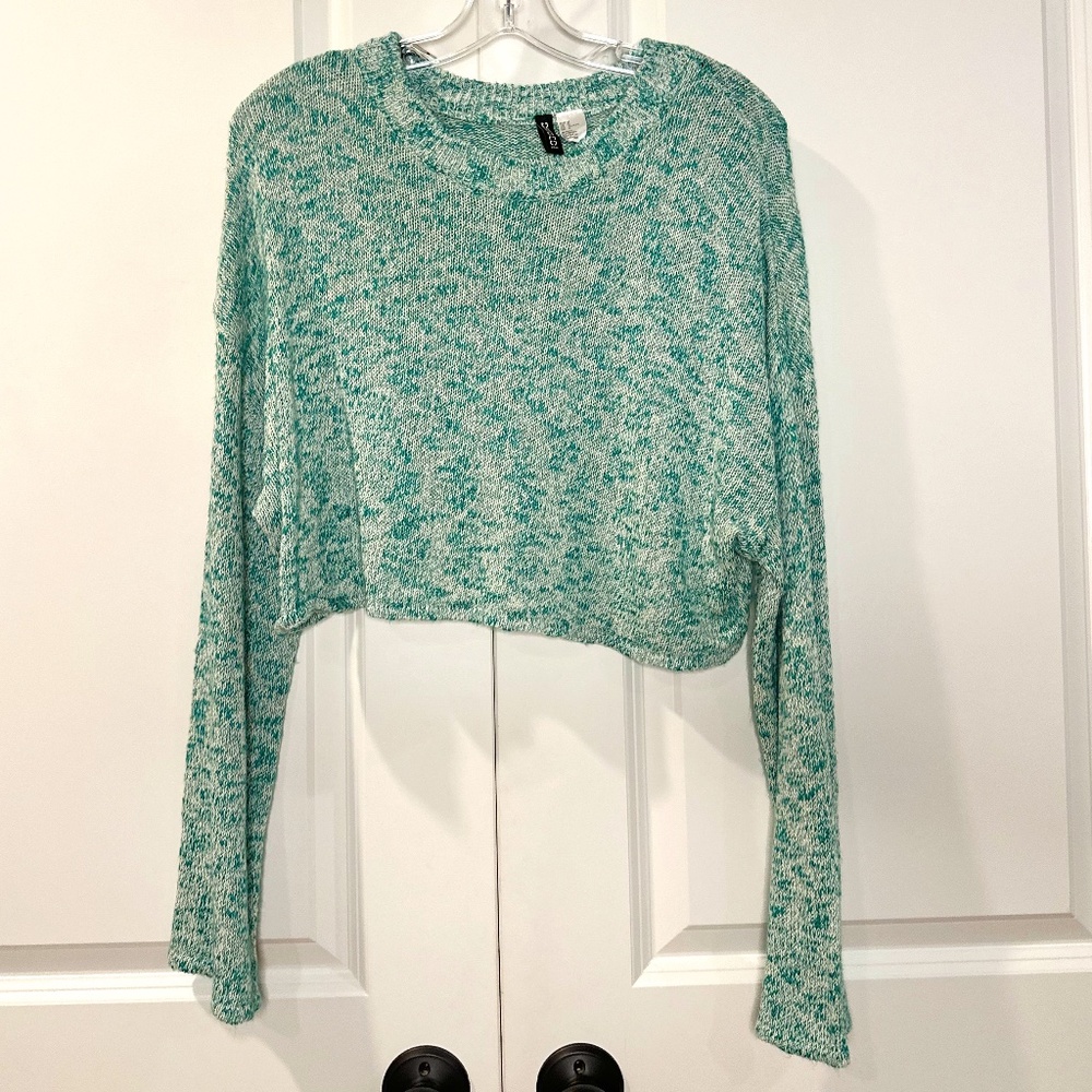 Green and white cropped sweater Size M